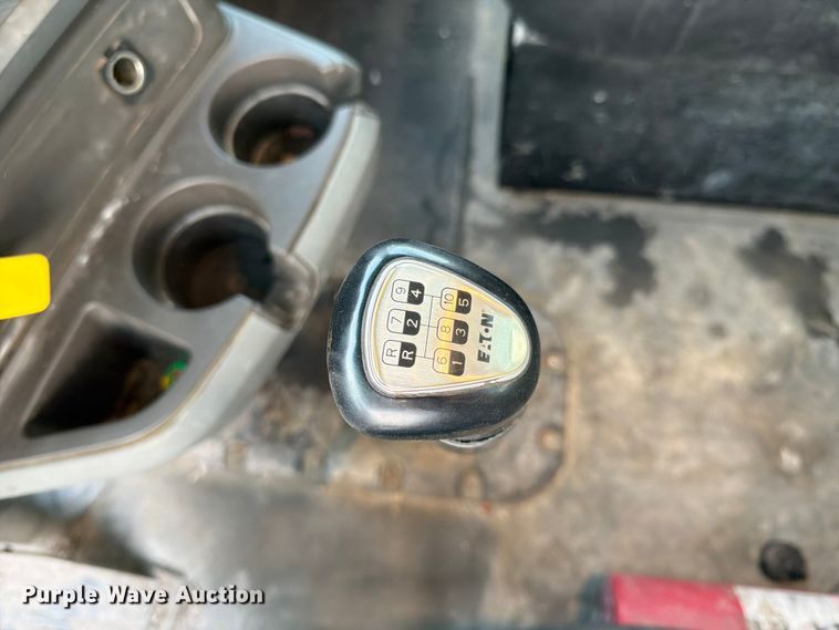 image for item EL0112 2016 Kenworth T880 semi truck