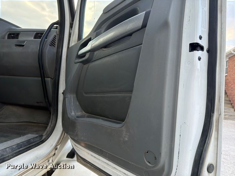 image for item EL0112 2016 Kenworth T880 semi truck