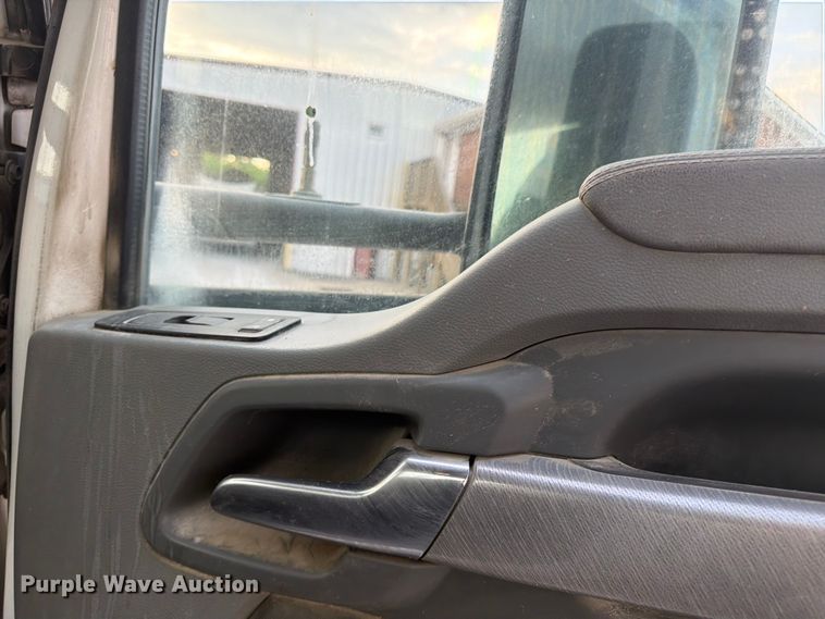 image for item EL0112 2016 Kenworth T880 semi truck