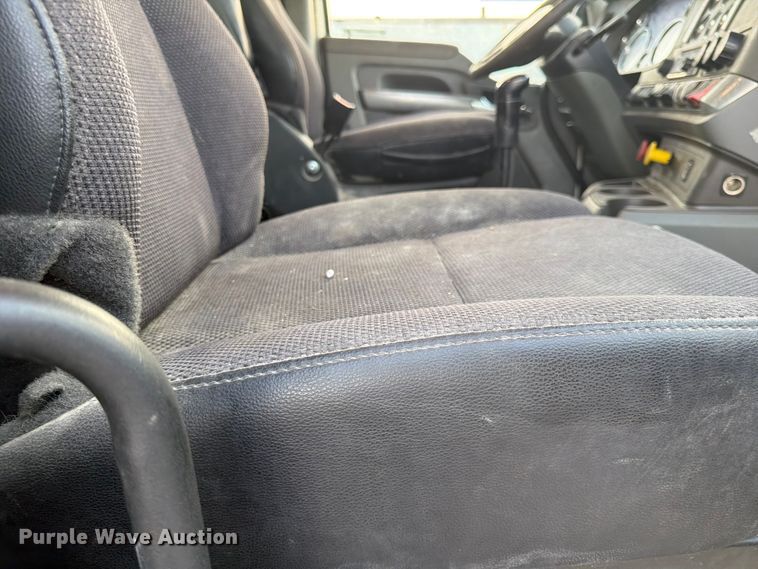 image for item EL0112 2016 Kenworth T880 semi truck