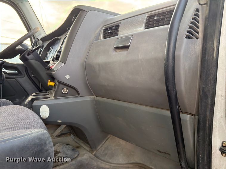 image for item EL0112 2016 Kenworth T880 semi truck