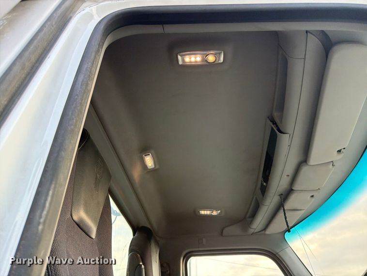 image for item EL0112 2016 Kenworth T880 semi truck