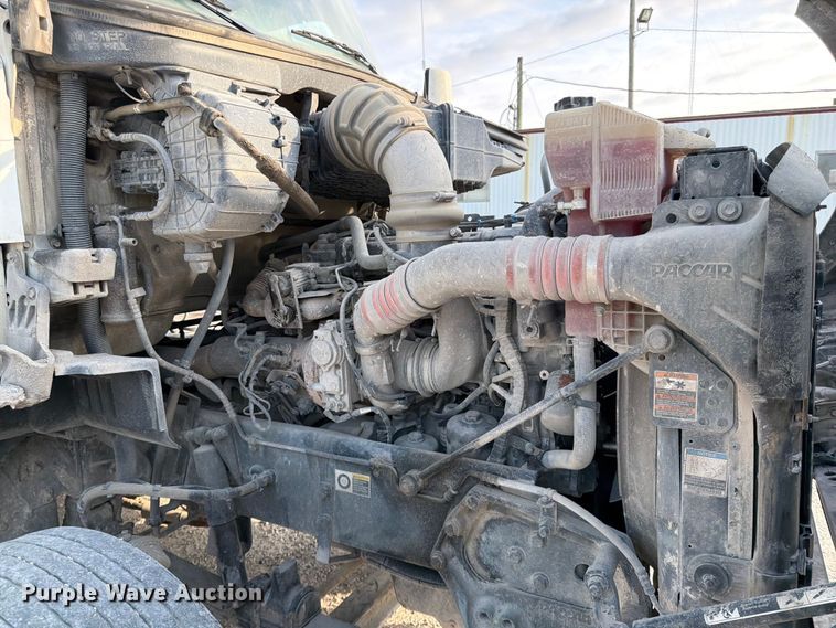 image for item EL0112 2016 Kenworth T880 semi truck