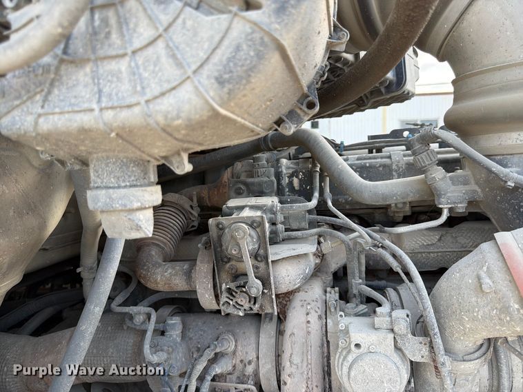 image for item EL0112 2016 Kenworth T880 semi truck