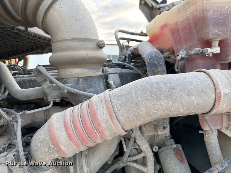 image for item EL0112 2016 Kenworth T880 semi truck