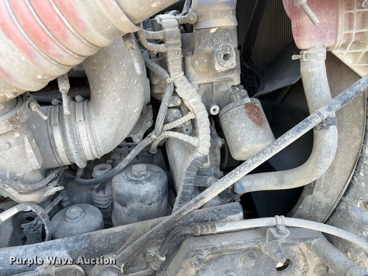 image for item EL0112 2016 Kenworth T880 semi truck