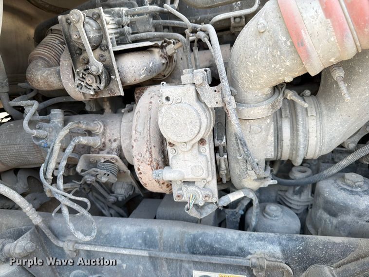 image for item EL0112 2016 Kenworth T880 semi truck