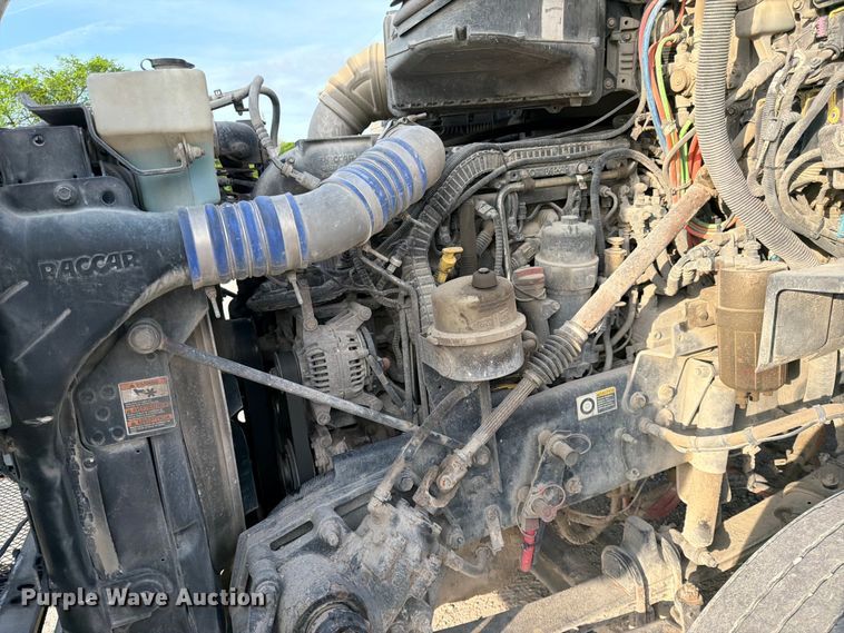 image for item EL0112 2016 Kenworth T880 semi truck