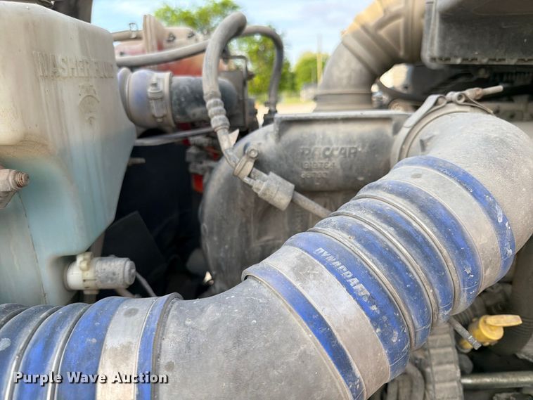 image for item EL0112 2016 Kenworth T880 semi truck