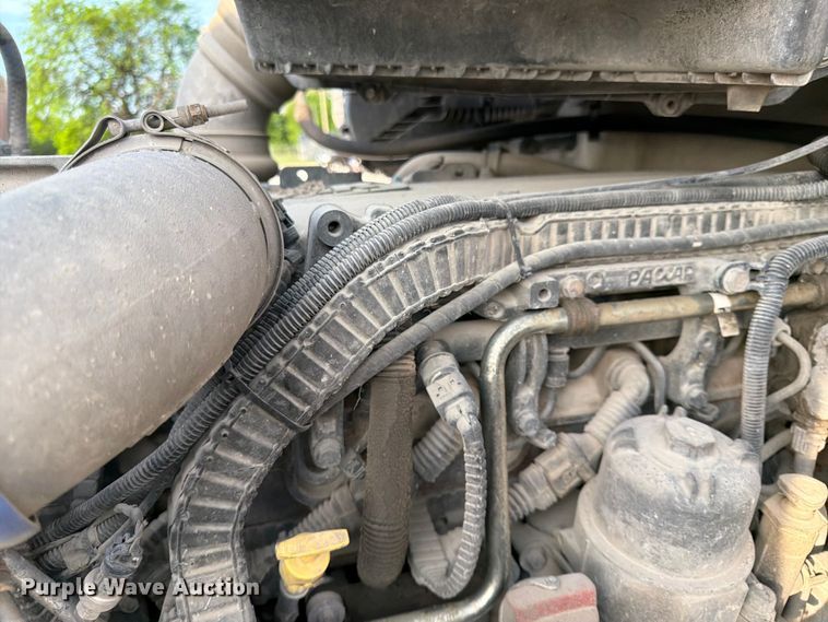 image for item EL0112 2016 Kenworth T880 semi truck