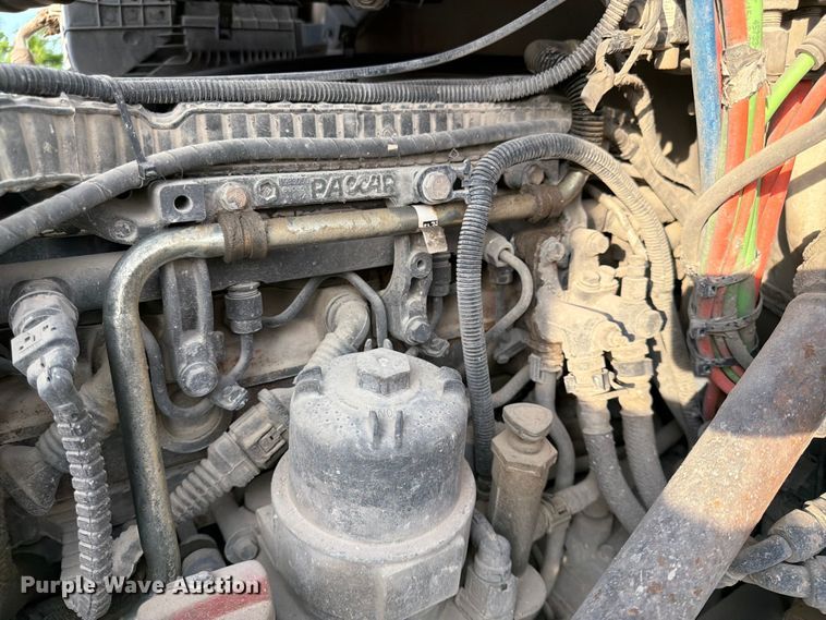 image for item EL0112 2016 Kenworth T880 semi truck