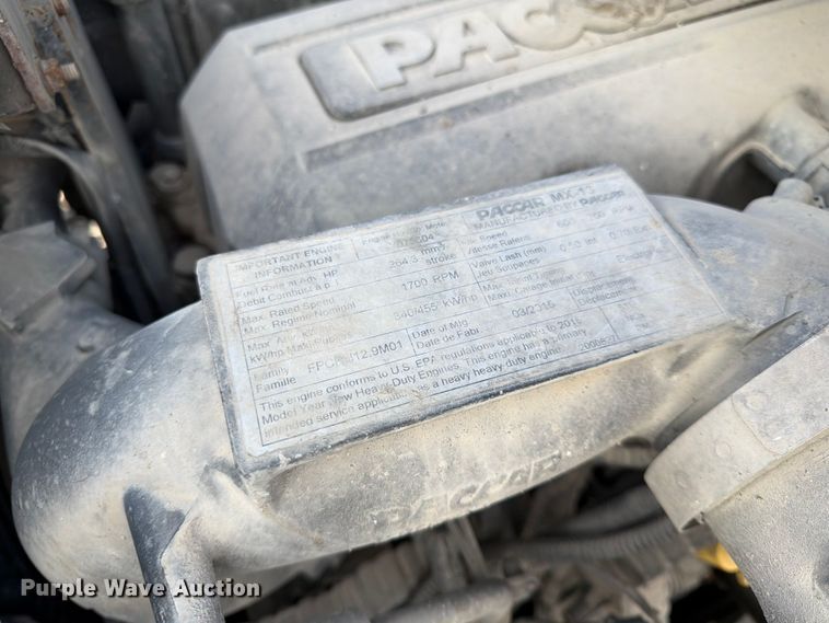 image for item EL0112 2016 Kenworth T880 semi truck