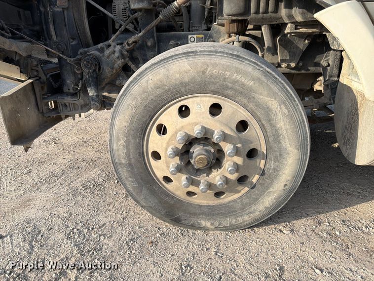 image for item EL0112 2016 Kenworth T880 semi truck