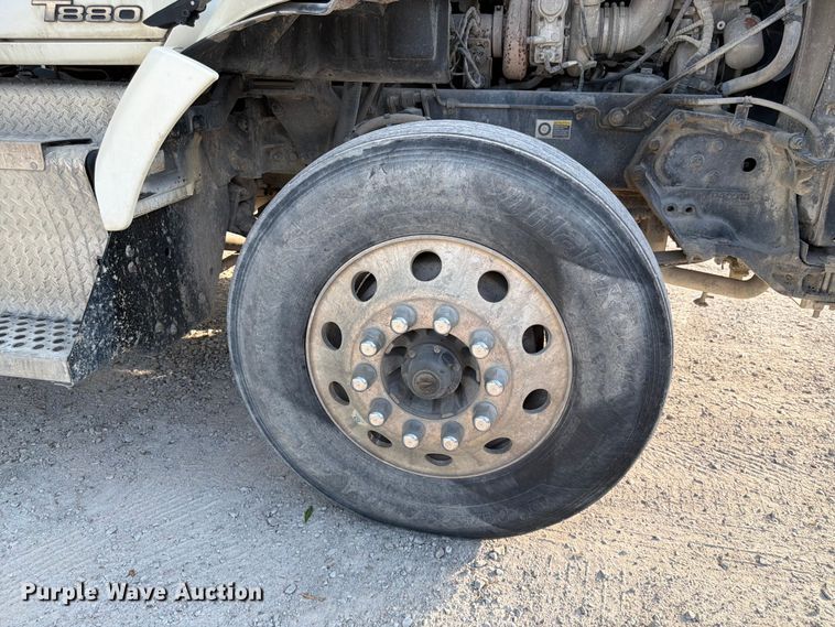 image for item EL0112 2016 Kenworth T880 semi truck