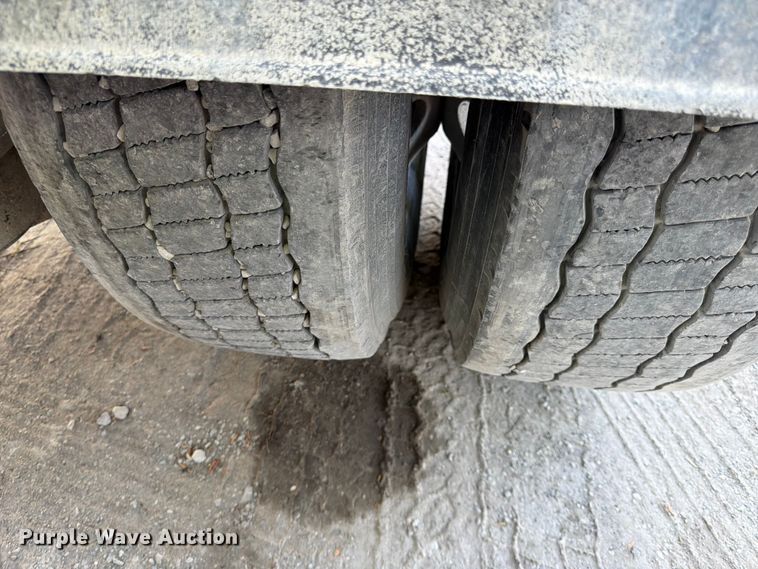 image for item EL0112 2016 Kenworth T880 semi truck