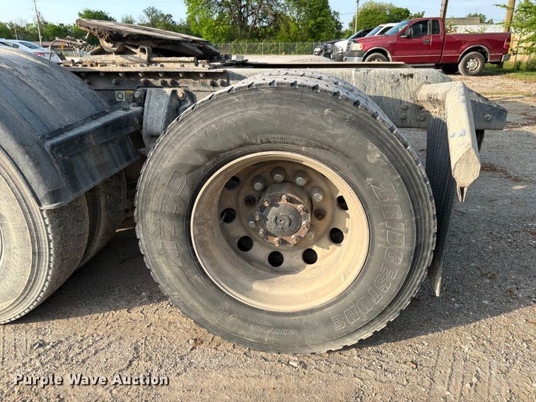 image for item EL0112 2016 Kenworth T880 semi truck