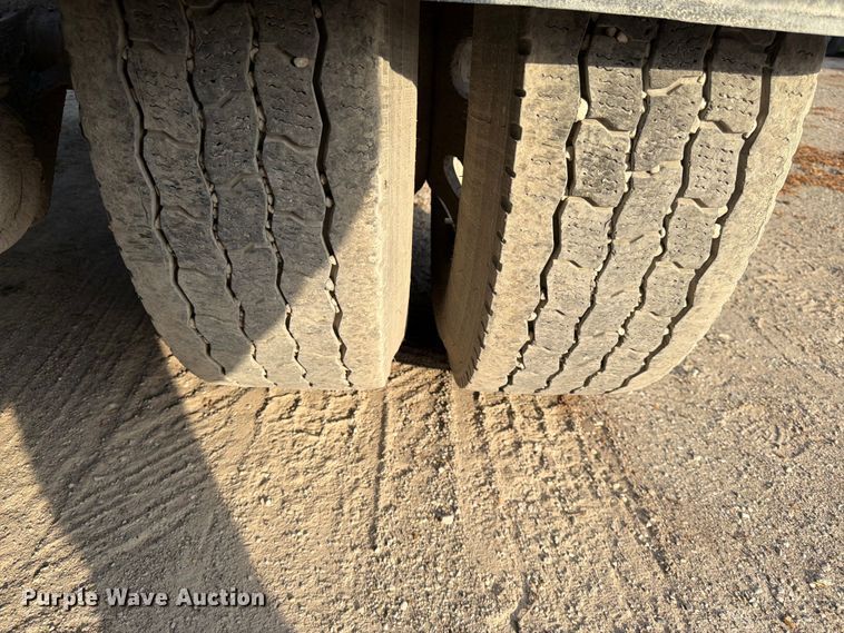 image for item EL0112 2016 Kenworth T880 semi truck