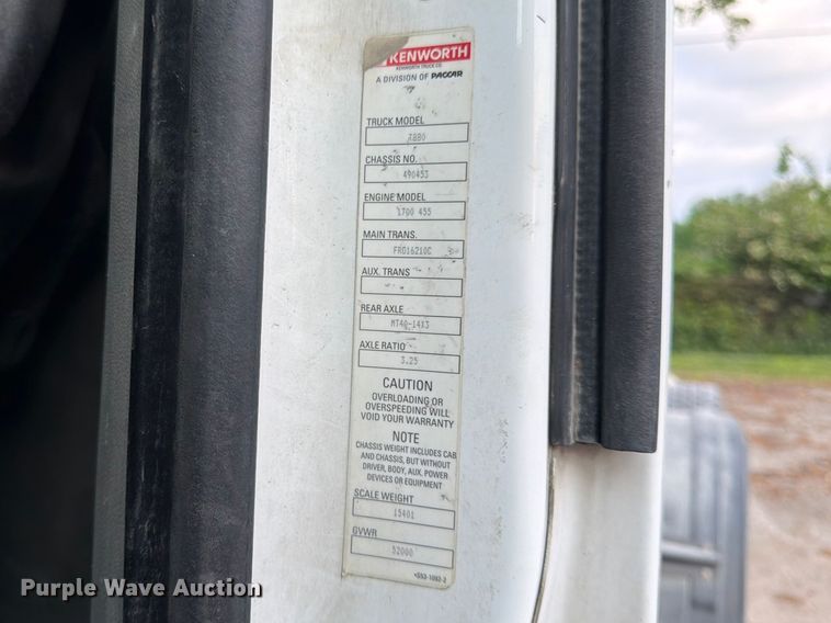 image for item EL0112 2016 Kenworth T880 semi truck