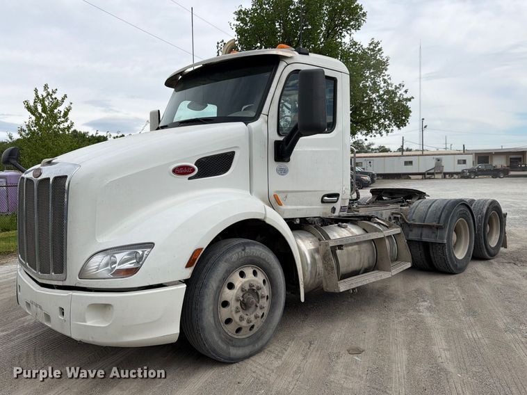 image for item EL0113 2018 Peterbilt 579 semi truck