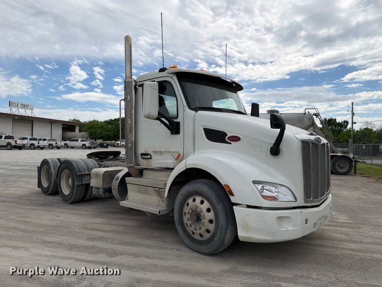 image for item EL0113 2018 Peterbilt 579 semi truck
