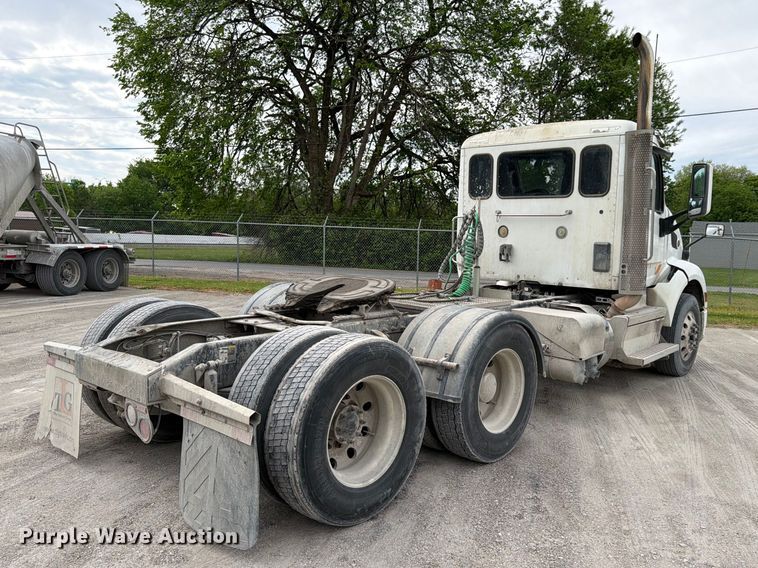 image for item EL0113 2018 Peterbilt 579 semi truck