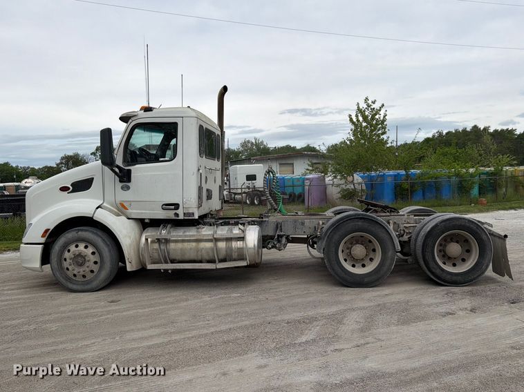 image for item EL0113 2018 Peterbilt 579 semi truck