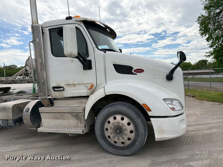 image for item EL0113 2018 Peterbilt 579 semi truck