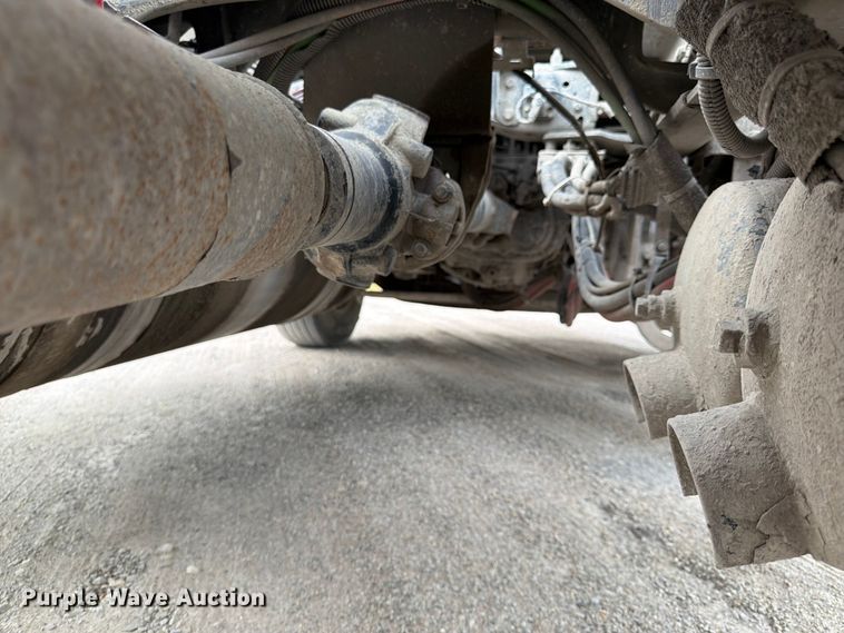 image for item EL0113 2018 Peterbilt 579 semi truck