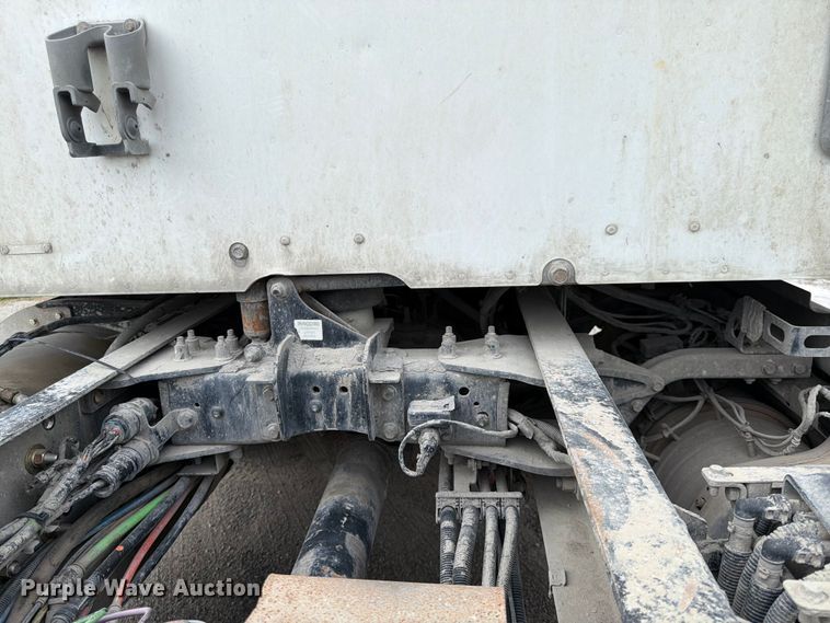 image for item EL0113 2018 Peterbilt 579 semi truck