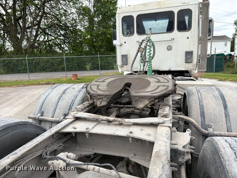 image for item EL0113 2018 Peterbilt 579 semi truck