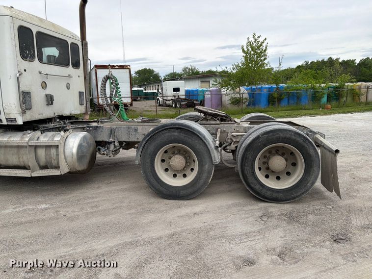 image for item EL0113 2018 Peterbilt 579 semi truck
