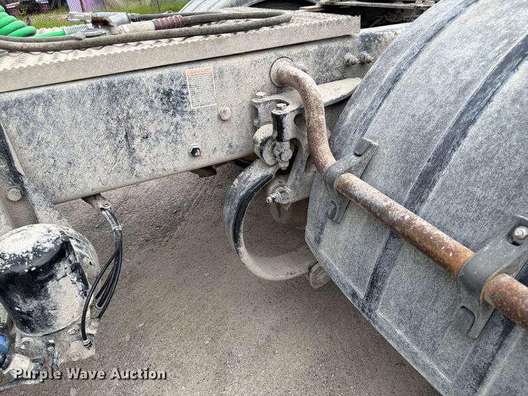 image for item EL0113 2018 Peterbilt 579 semi truck