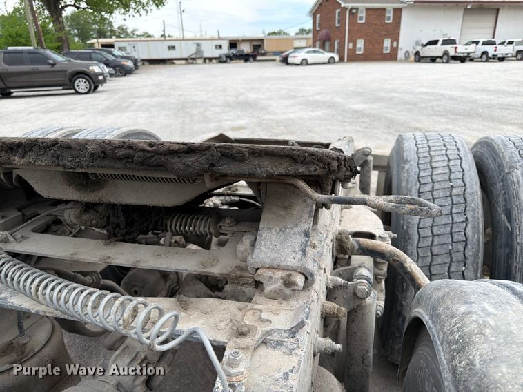 image for item EL0113 2018 Peterbilt 579 semi truck