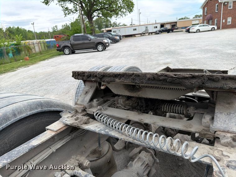 image for item EL0113 2018 Peterbilt 579 semi truck