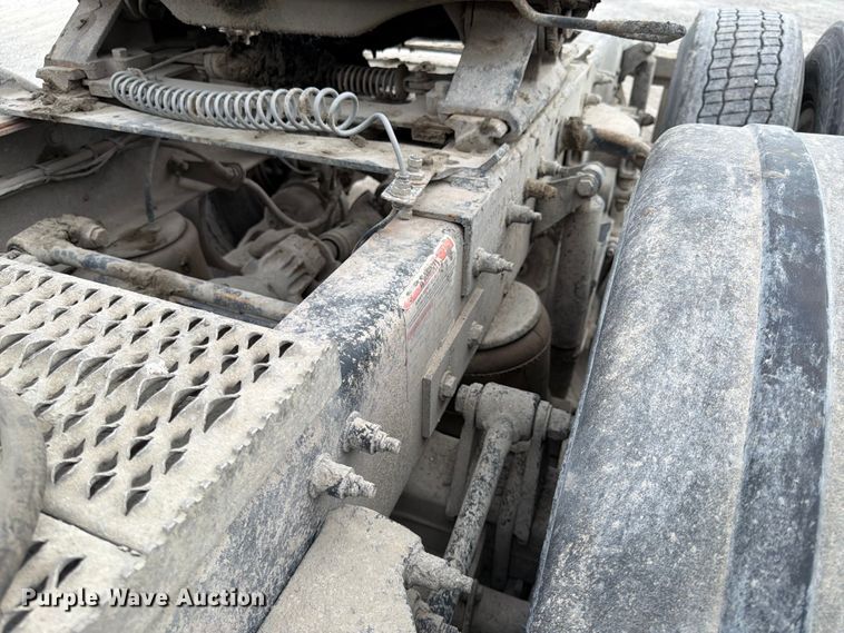 image for item EL0113 2018 Peterbilt 579 semi truck