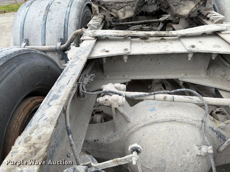 image for item EL0113 2018 Peterbilt 579 semi truck