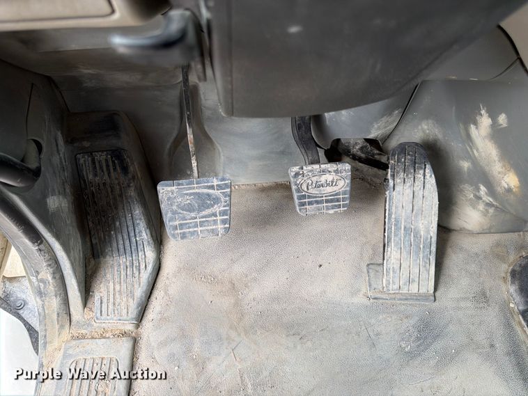 image for item EL0113 2018 Peterbilt 579 semi truck