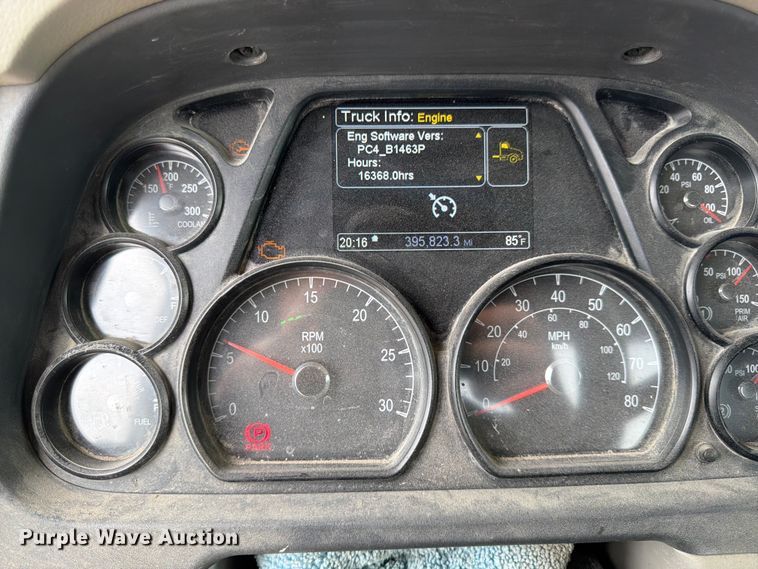 image for item EL0113 2018 Peterbilt 579 semi truck