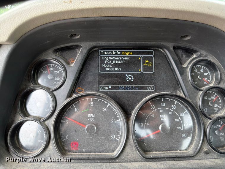 image for item EL0113 2018 Peterbilt 579 semi truck