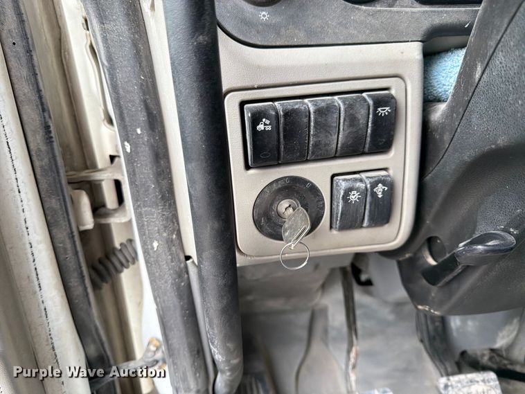 image for item EL0113 2018 Peterbilt 579 semi truck