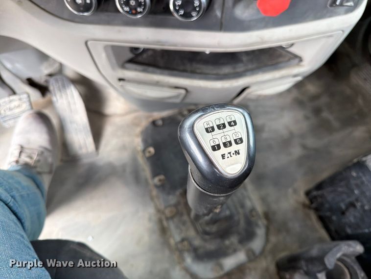 image for item EL0113 2018 Peterbilt 579 semi truck