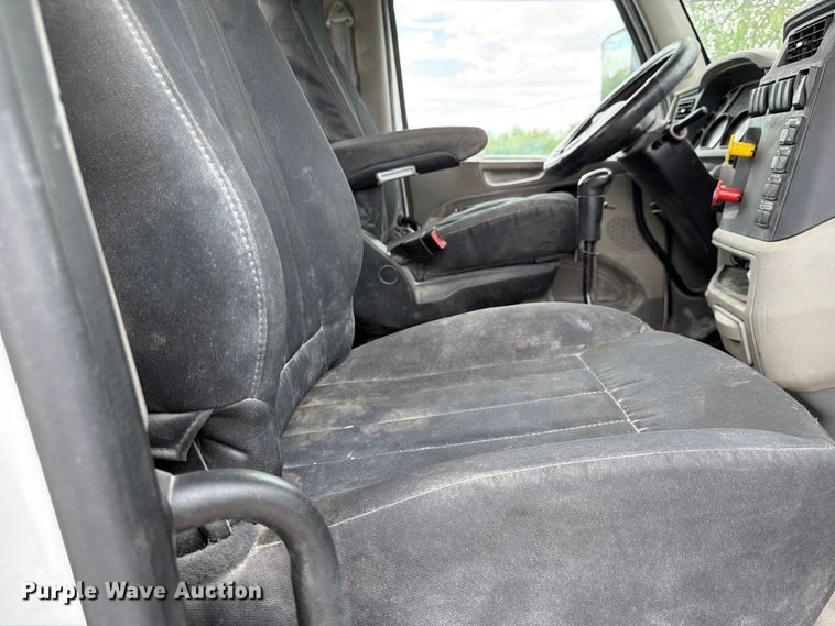 image for item EL0113 2018 Peterbilt 579 semi truck