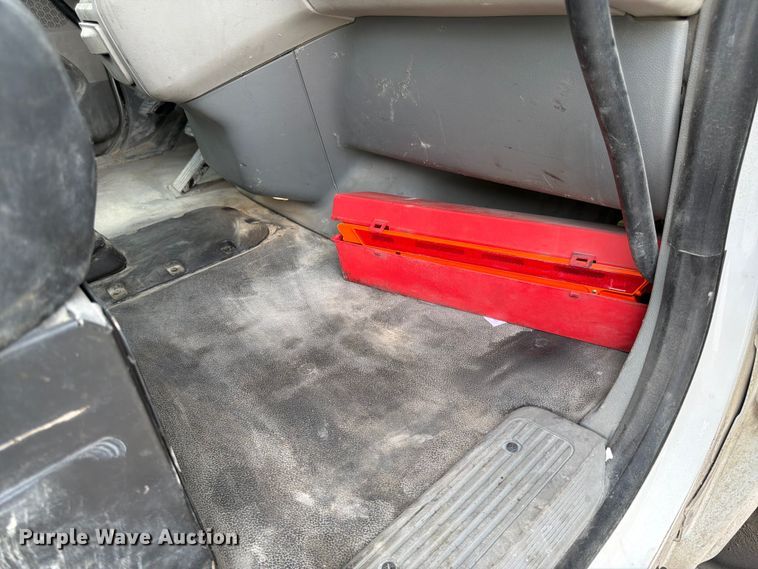 image for item EL0113 2018 Peterbilt 579 semi truck