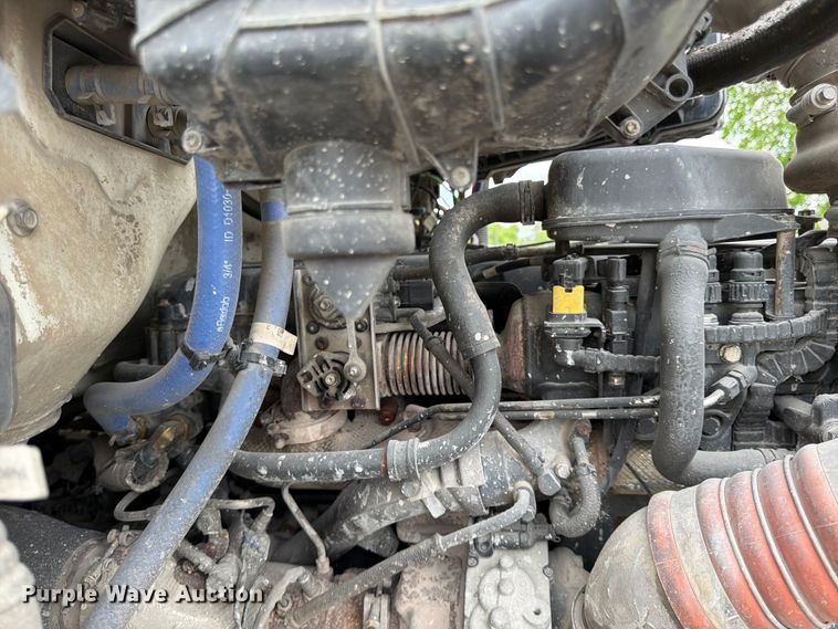 image for item EL0113 2018 Peterbilt 579 semi truck