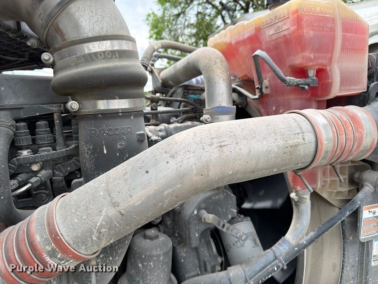 image for item EL0113 2018 Peterbilt 579 semi truck