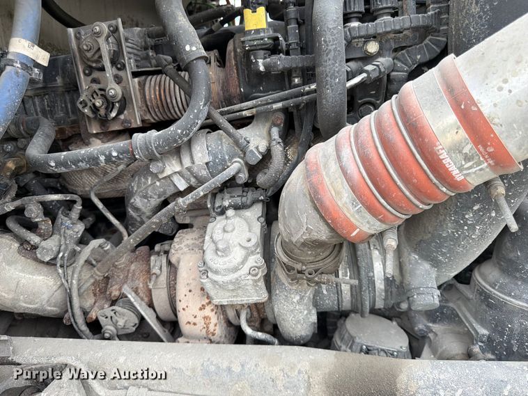 image for item EL0113 2018 Peterbilt 579 semi truck