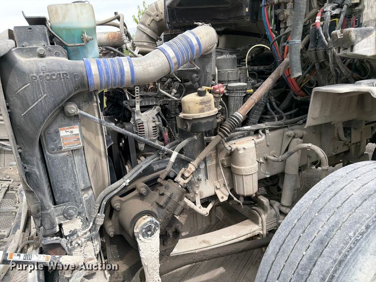 image for item EL0113 2018 Peterbilt 579 semi truck