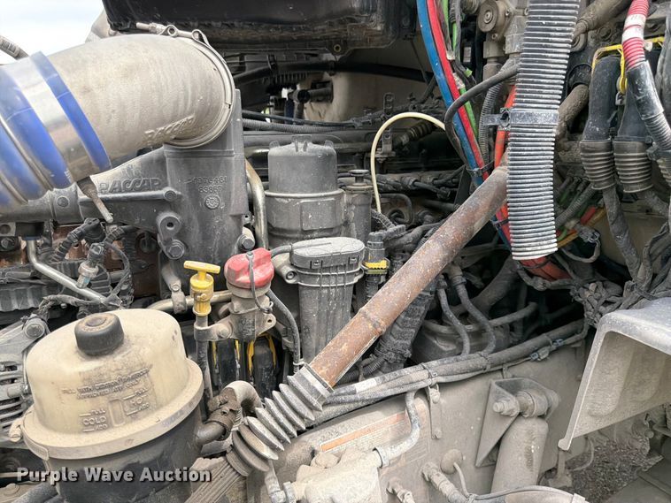 image for item EL0113 2018 Peterbilt 579 semi truck