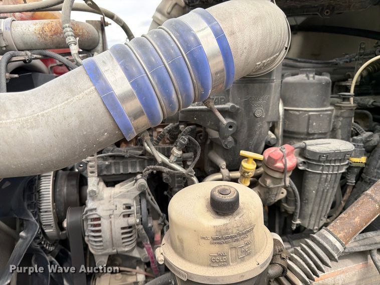 image for item EL0113 2018 Peterbilt 579 semi truck