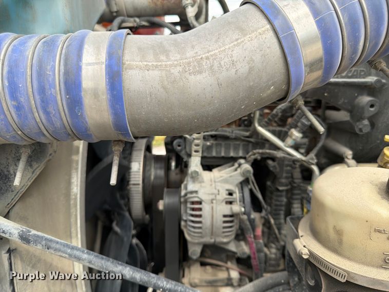 image for item EL0113 2018 Peterbilt 579 semi truck